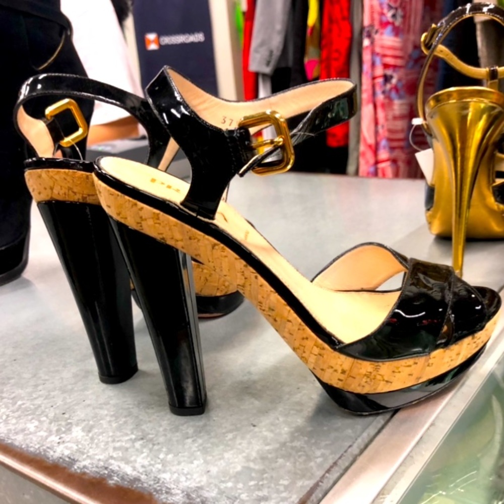 Prada cork and black heals! Great condition!!
